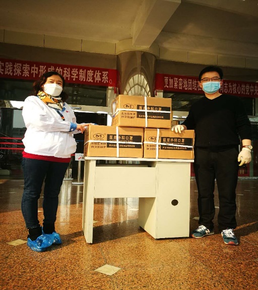 德浩化工捐贈風(fēng)華高科12600個防疫口罩